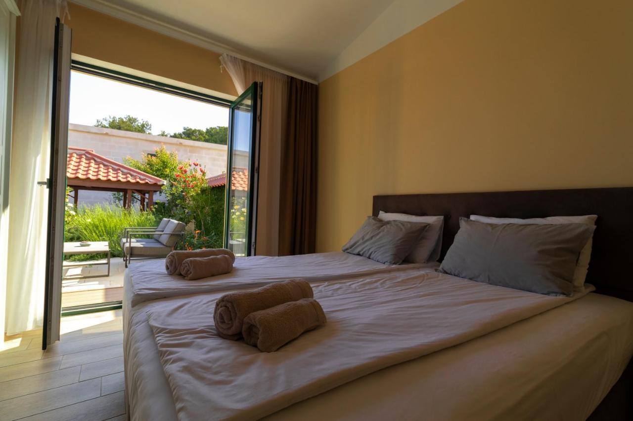Sea Cats' Villas Sutivan Extérieur photo